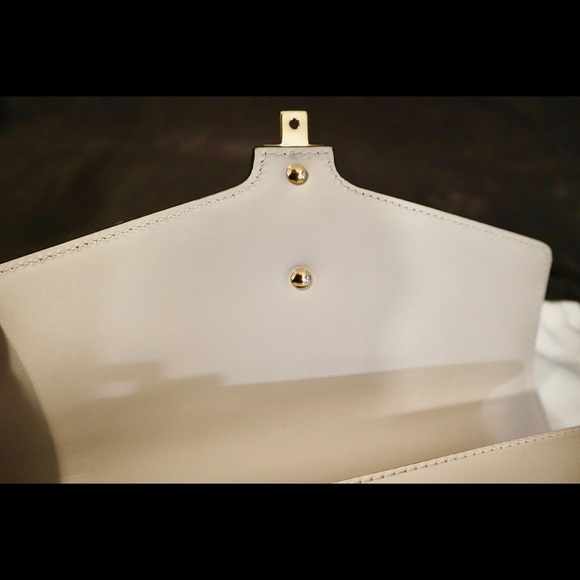 Gucci Sylvie White Small Shoulder Bag - Picture 9 of 16